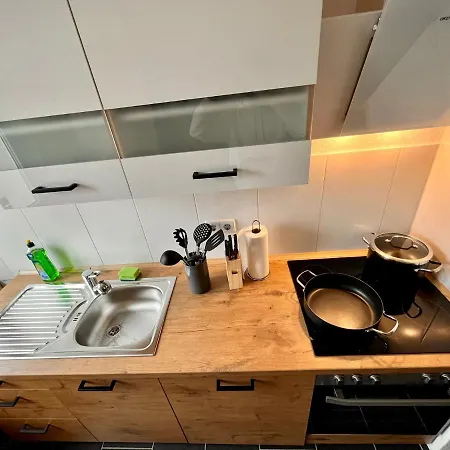 아파트 Kmhosting 2-Bedroom Apartment Full Kitchen Im Zentrum